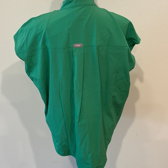 NWT Figs Scrub Safety Green FREEx Fionlite Rafaela top size S - Picture 7 of 10